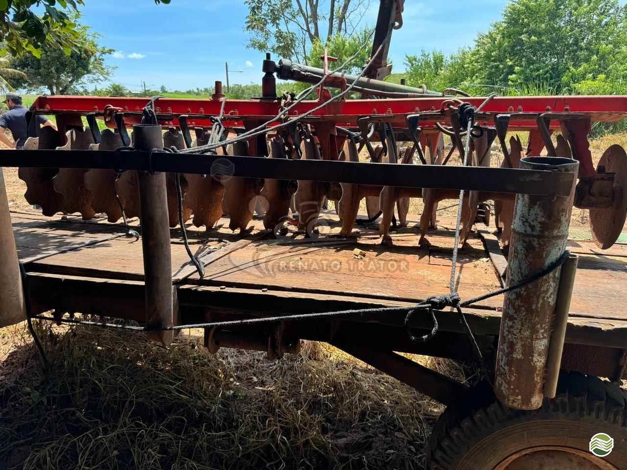 IMPLEMENTOS AGRICOLAS GRADE NIVELADORA NIVELADORA 32 DISCOS Renato Trator IBITINGA SÃO PAULO SP
